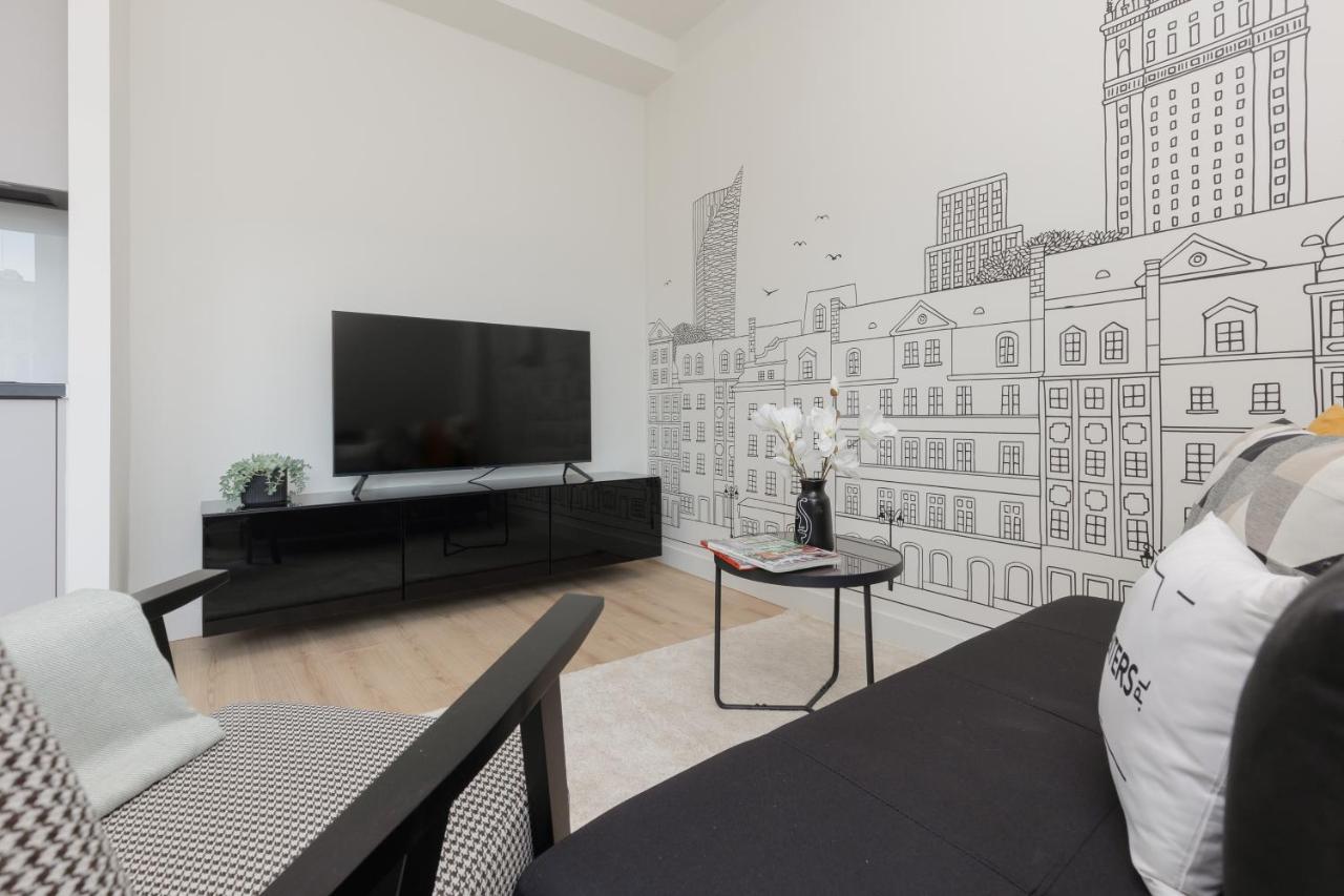 Amazing Spacious In Center By Renters Apartment
