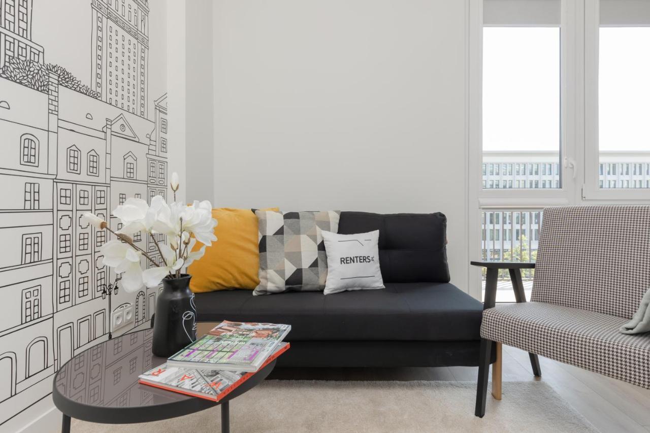 Amazing Spacious In Center By Renters