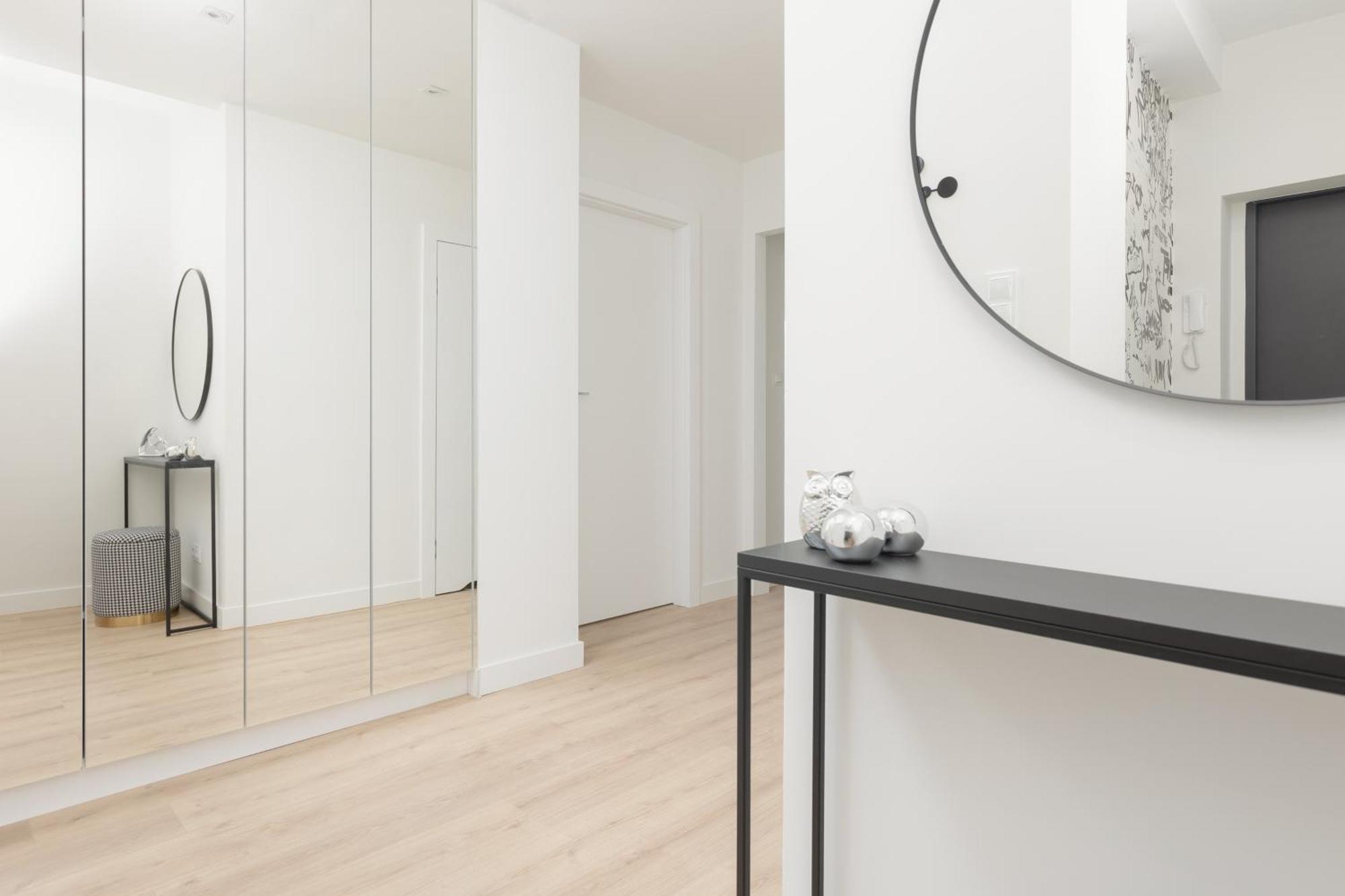 Amazing Spacious In Center By Renters Apartment